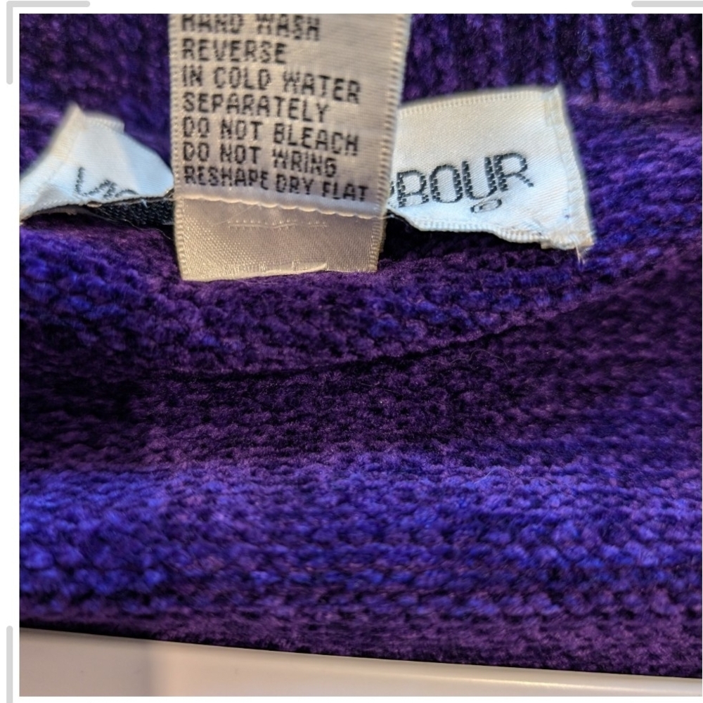 Pre-owned Vintage Victoria Harbour Purple Velvet Shirt with Pearl Details - Picture 5 of 5